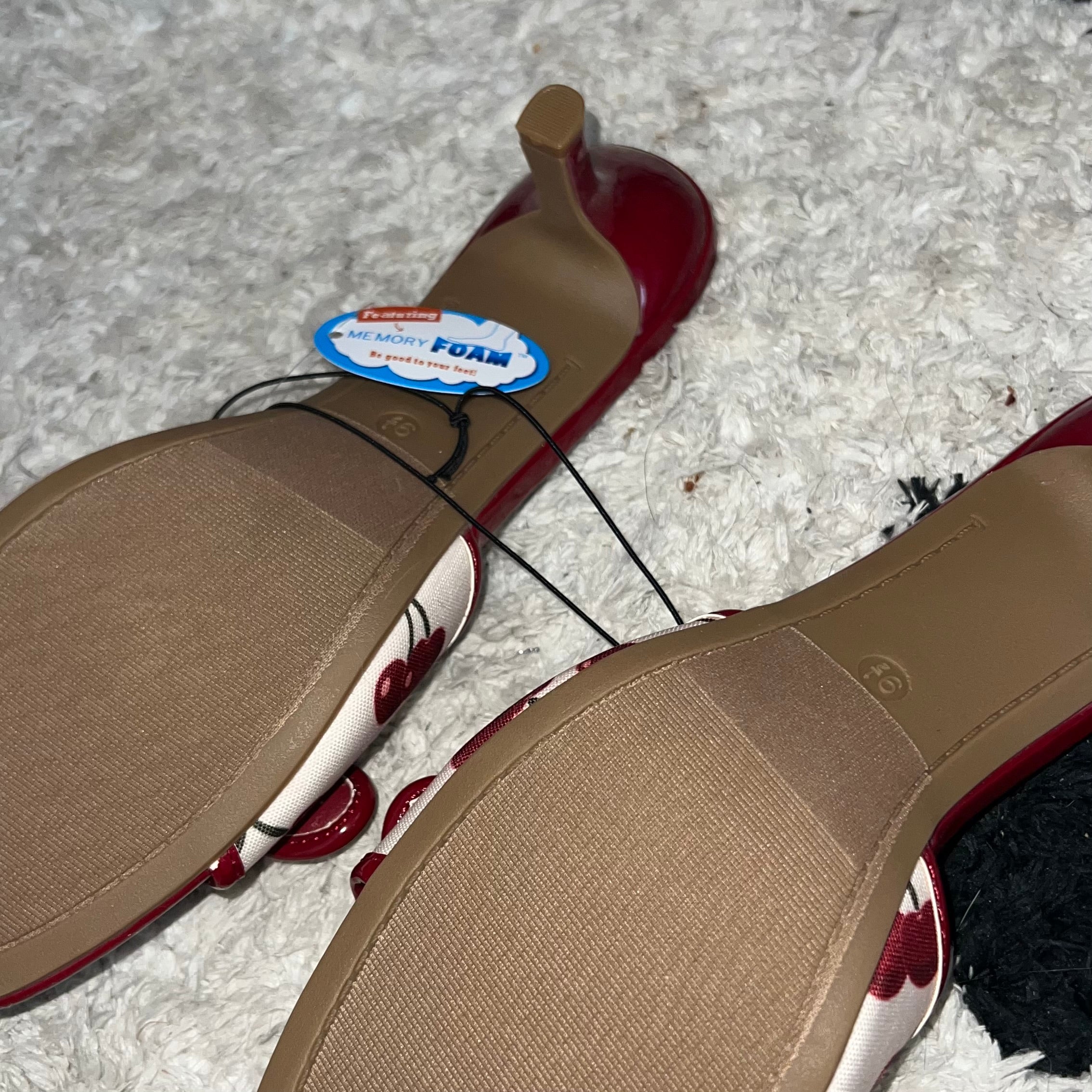NWT Cherry print kitten heels