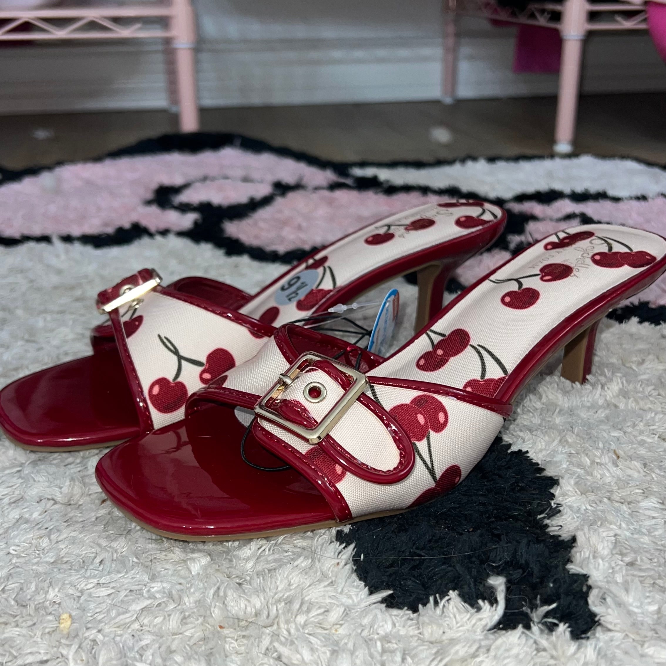 NWT Cherry print kitten heels
