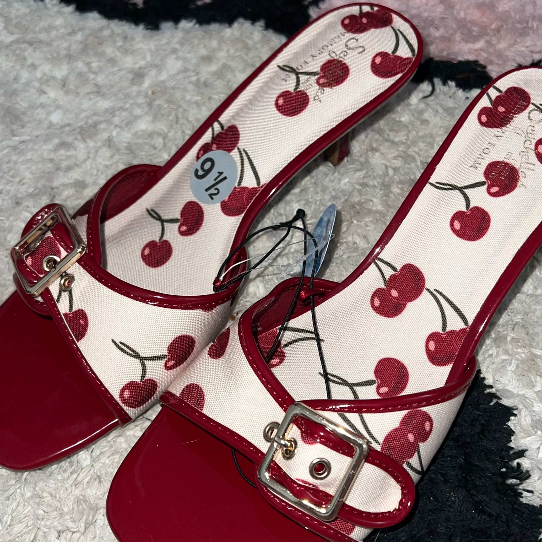 NWT Cherry print kitten heels
